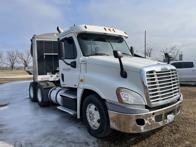 Image of Freightliner Cascadia 116 equipment image 1