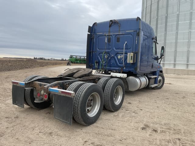 Image of Freightliner Cascadia 125 equipment image 2