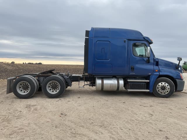 Image of Freightliner Cascadia 125 equipment image 1