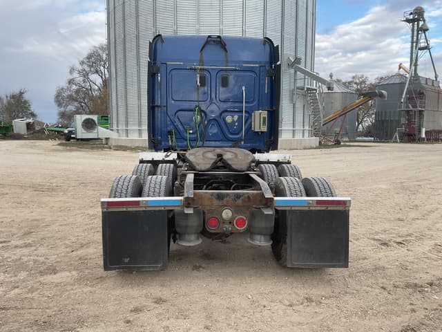 Image of Freightliner Cascadia 125 equipment image 3