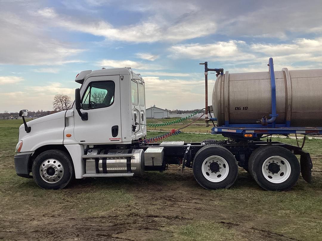 Image of Freightliner Cascadia 125 Primary image