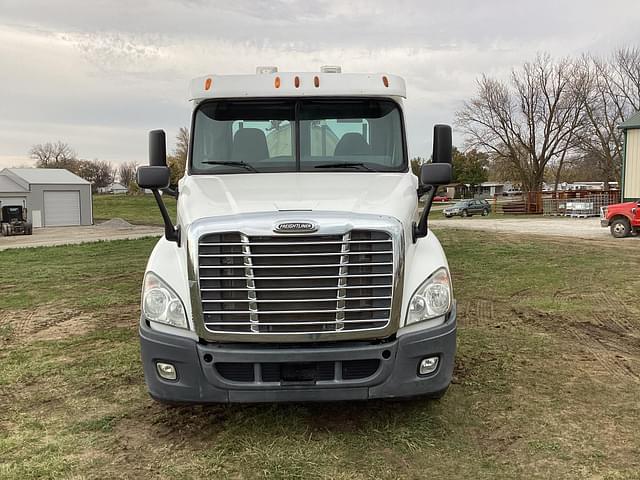 Image of Freightliner Cascadia 125 equipment image 1