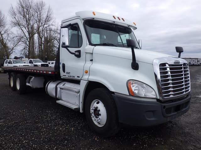 Image of Freightliner Cascadia 125 equipment image 2