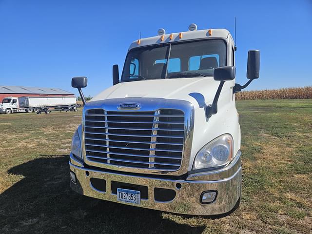 Image of Freightliner Cascadia 125 equipment image 1