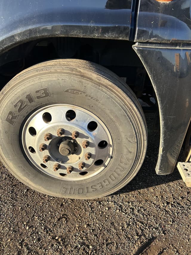 Image of Freightliner Cascadia 125 equipment image 4