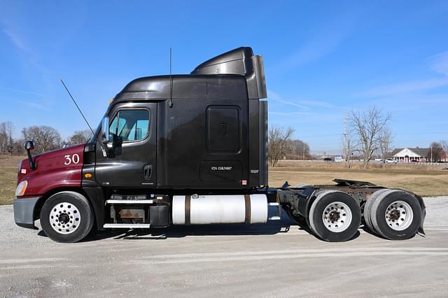 Image of Freightliner Cascadia 125 equipment image 1