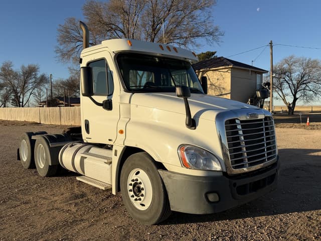 Image of Freightliner Cascadia 125 equipment image 1