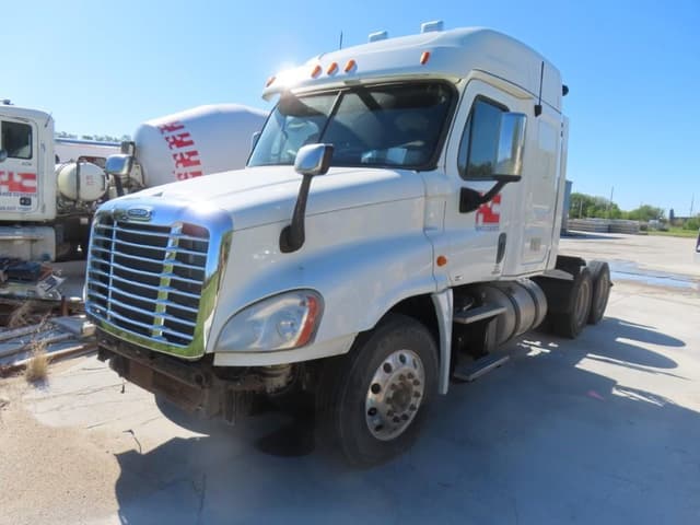 Image of Freightliner Cascadia 125 equipment image 2