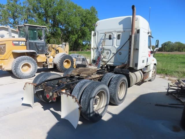 Image of Freightliner Cascadia 125 equipment image 4