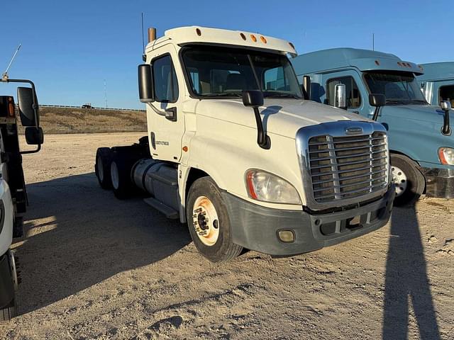 Image of Freightliner Cascadia 125 equipment image 3