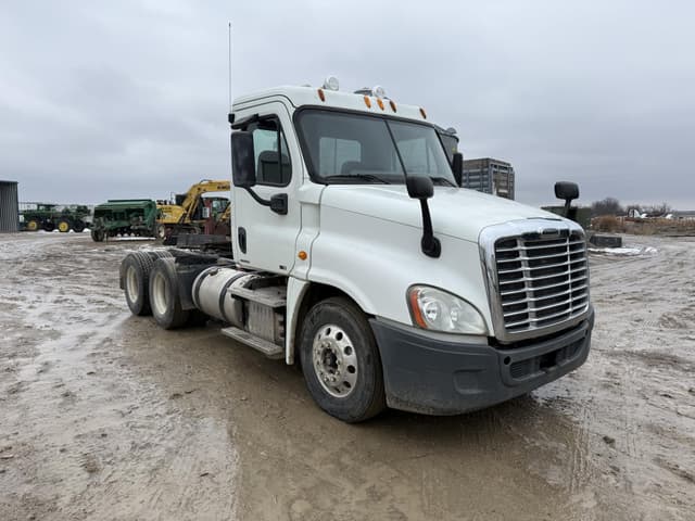 Image of Freightliner Cascadia 125 equipment image 2