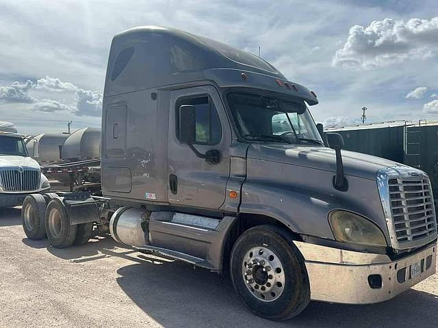 Image of Freightliner Cascadia 125 equipment image 1