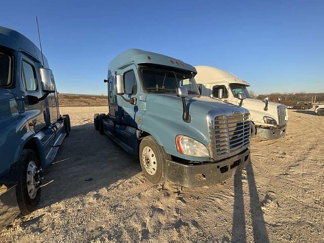 Image of Freightliner Cascadia 125 equipment image 2