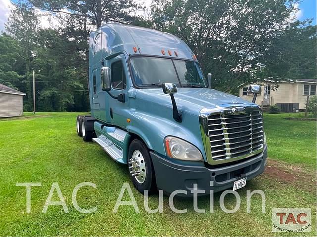Image of Freightliner Cascadia 125 equipment image 4