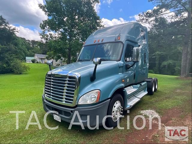 Image of Freightliner Cascadia 125 equipment image 2