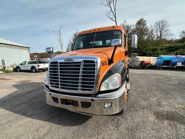 Image of Freightliner Cascadia 125 equipment image 3