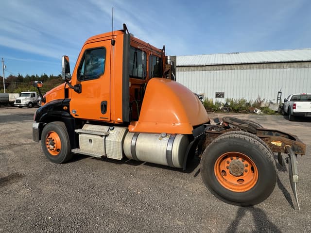 Image of Freightliner Cascadia 125 equipment image 1