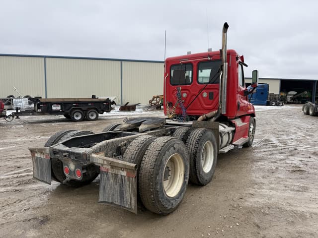 Image of Freightliner Cascadia 125 equipment image 3