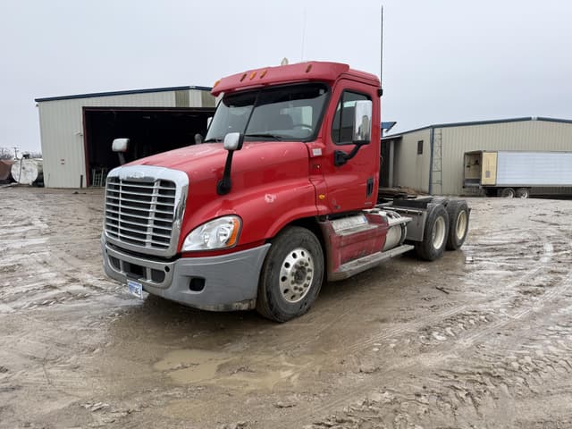 Image of Freightliner Cascadia 125 equipment image 2