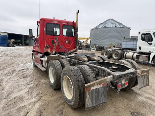 Image of Freightliner Cascadia 125 equipment image 4