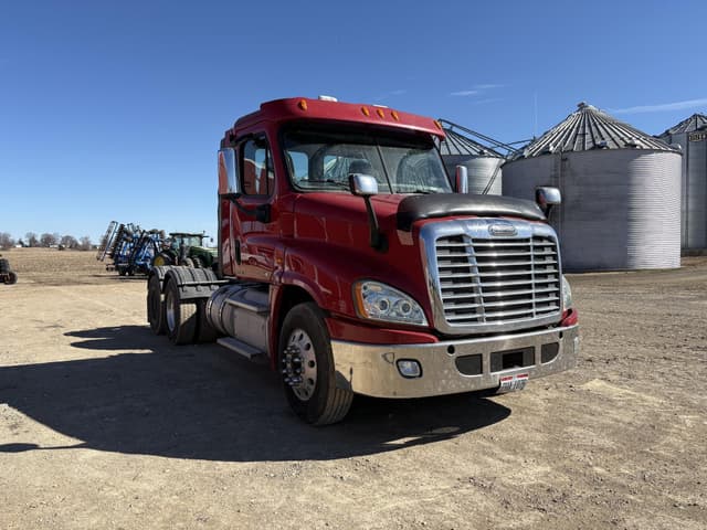 Image of Freightliner Cascadia 125 equipment image 4
