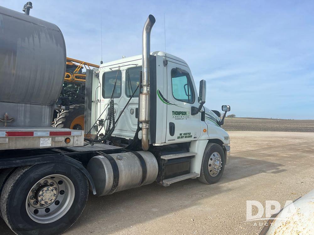 Image of Freightliner Cascadia 125 Primary image