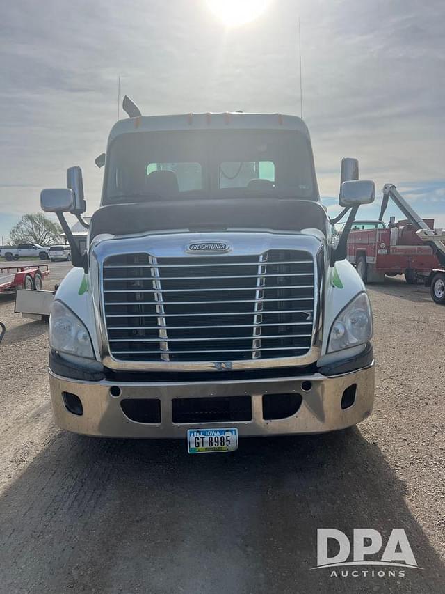 Image of Freightliner Cascadia 125 equipment image 1