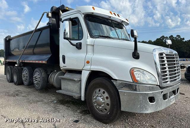 Image of Freightliner Cascadia 125 equipment image 2