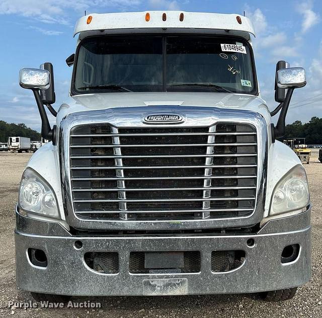 Image of Freightliner Cascadia 125 equipment image 1