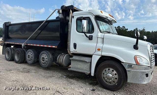 Image of Freightliner Cascadia 125 equipment image 3