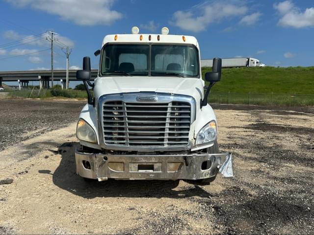 Image of Freightliner Cascadia 125 equipment image 1