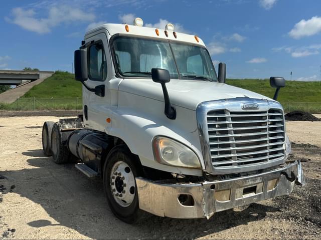 Image of Freightliner Cascadia 125 equipment image 2
