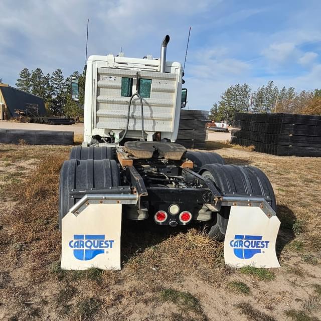 Image of Freightliner Cascadia 125 equipment image 3