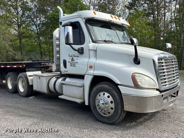 Image of Freightliner Cascadia 125 equipment image 2