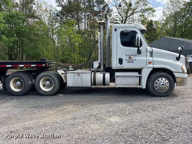 Image of Freightliner Cascadia 125 equipment image 3