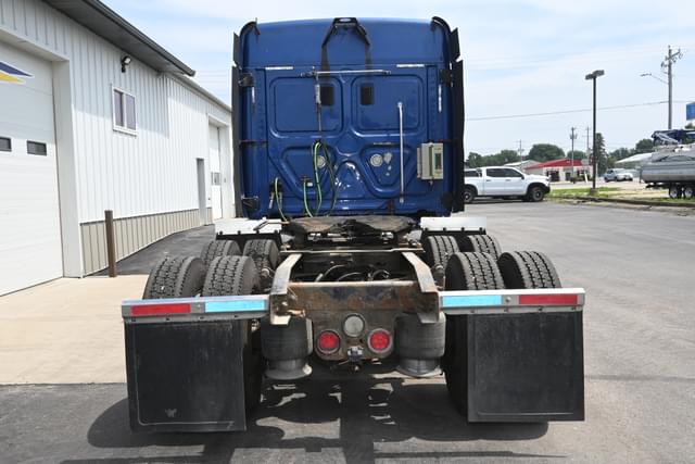 Image of Freightliner Cascadia 125 equipment image 3