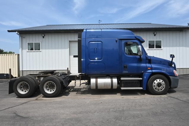 Image of Freightliner Cascadia 125 equipment image 1