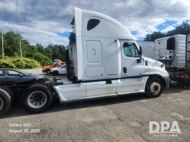 Image of Freightliner Cascadia 125 equipment image 1