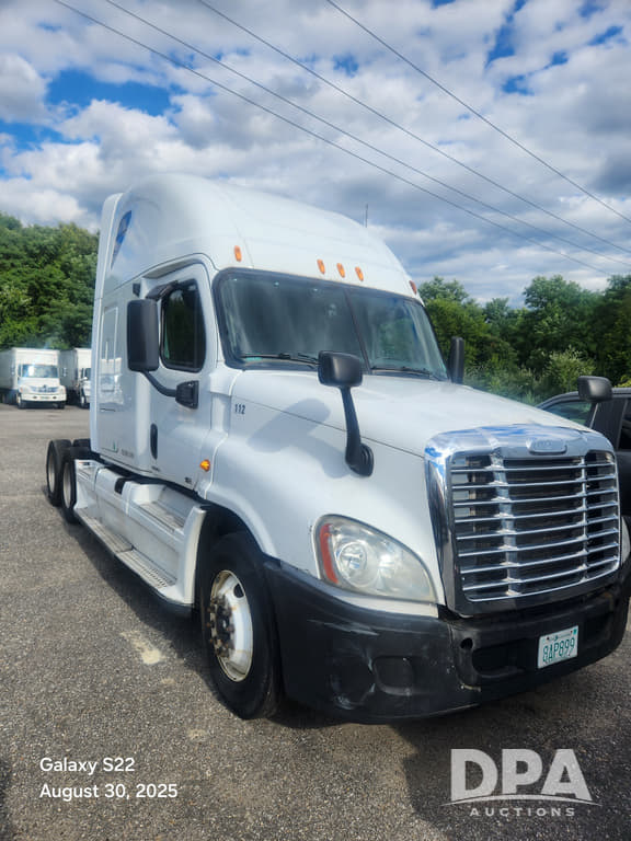 Image of Freightliner Cascadia 125 equipment image 2