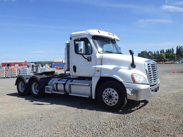Image of Freightliner Cascadia 125 equipment image 1