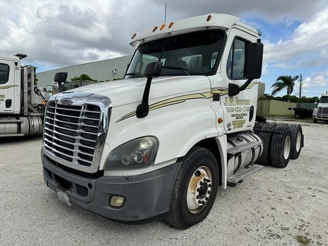 Image of Freightliner Cascadia 125 equipment image 2