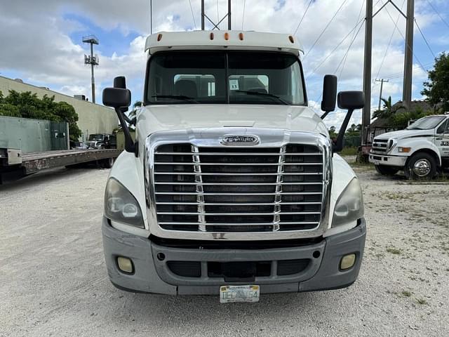 Image of Freightliner Cascadia 125 equipment image 1