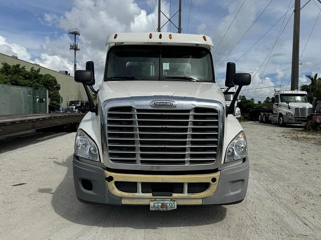 Image of Freightliner Cascadia 125 equipment image 1