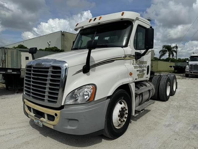 Image of Freightliner Cascadia 125 equipment image 2