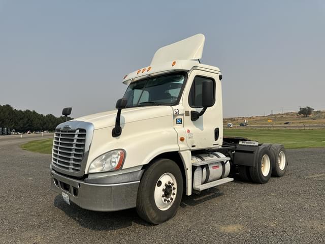Image of Freightliner Cascadia 125 equipment image 1