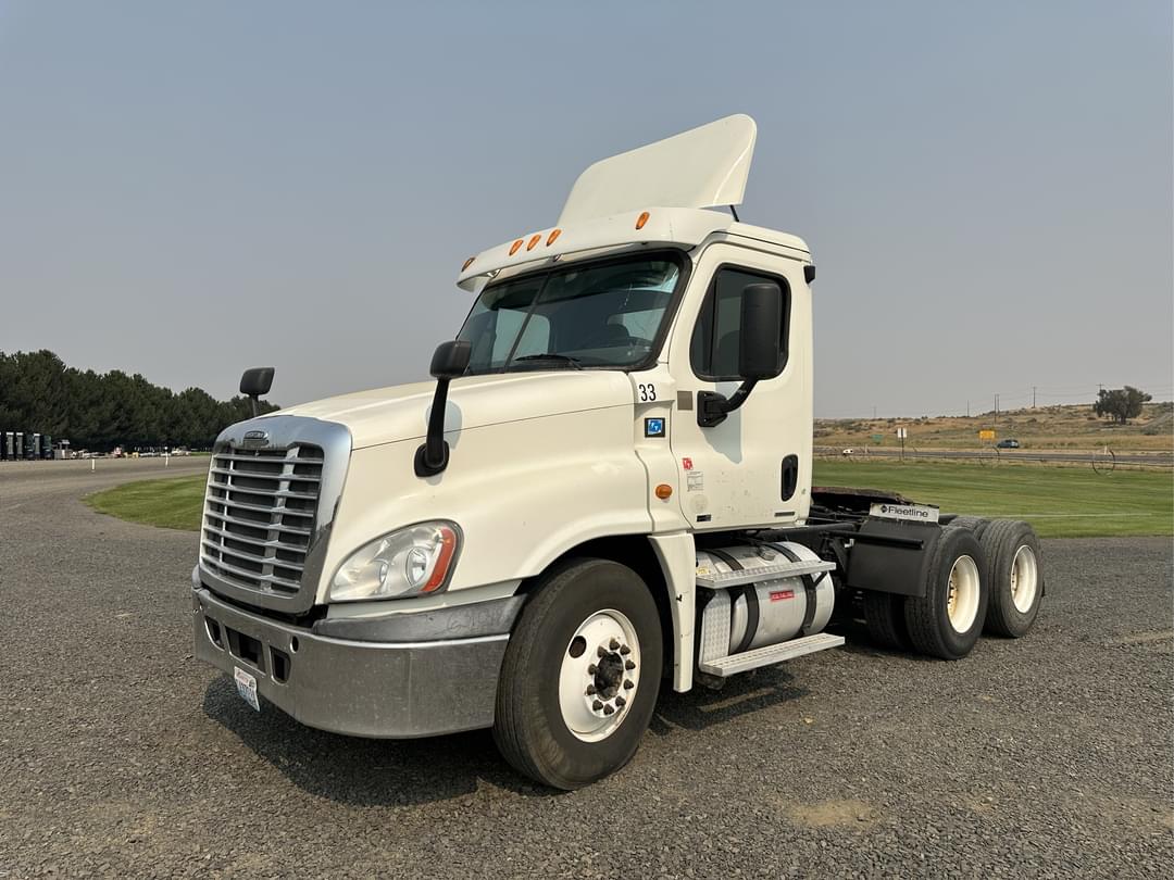 Image of Freightliner Cascadia 125 Primary image