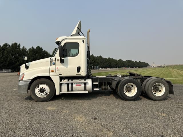 Image of Freightliner Cascadia 125 equipment image 3