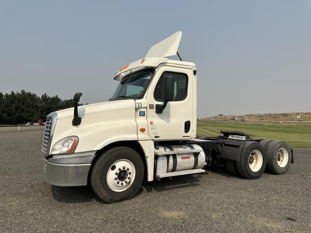 Image of Freightliner Cascadia 125 equipment image 2