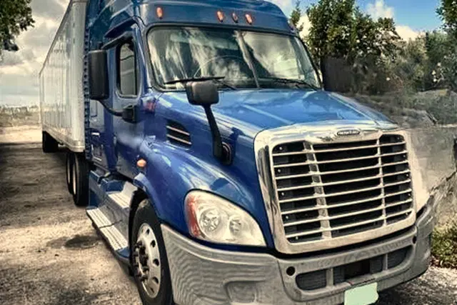 Image of Freightliner Cascadia equipment image 4