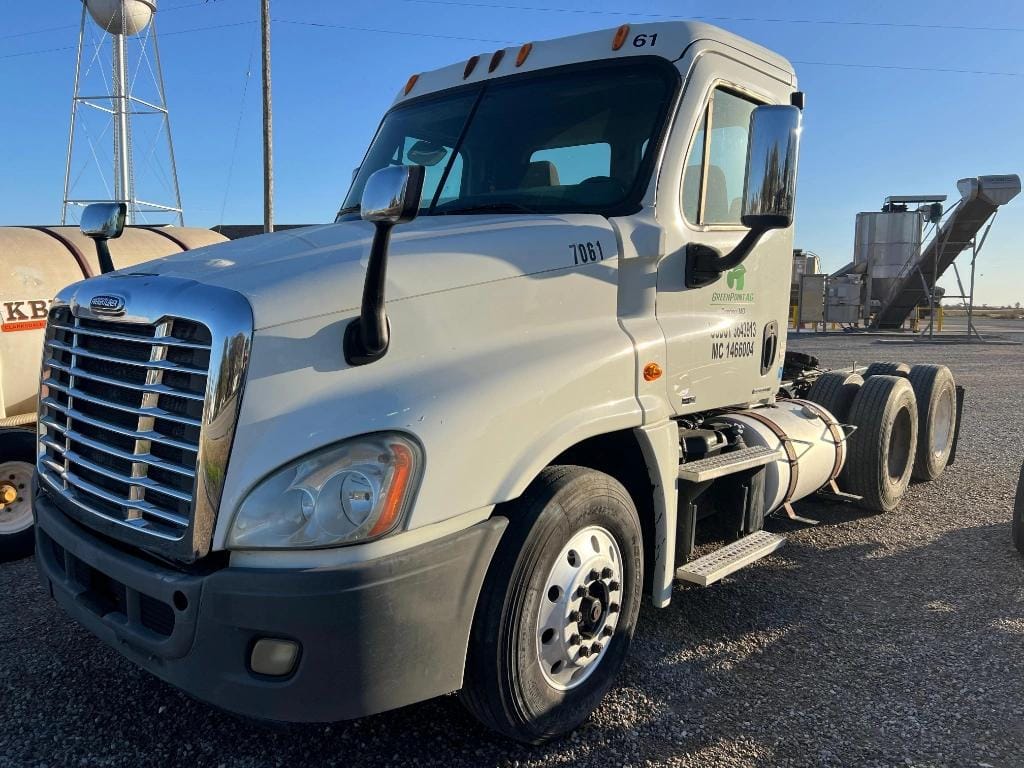 2012 Freightliner Cascadia Equipment Image0